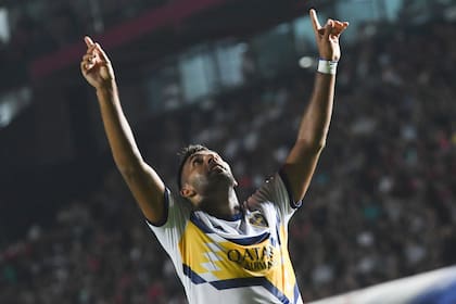 Wanchope Ábila celebra su golazo