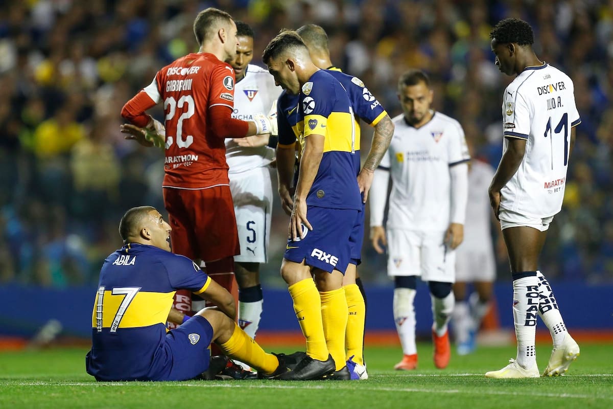 Wanchope Ábila sintió una molestia en un pique y pidió el cambio enseguida