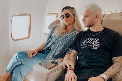 La empresaria Wanda Nara y el futbolista Mauro Icardi viajaron en un jet privado a la exclusiva isla y se encontraron con amigos.