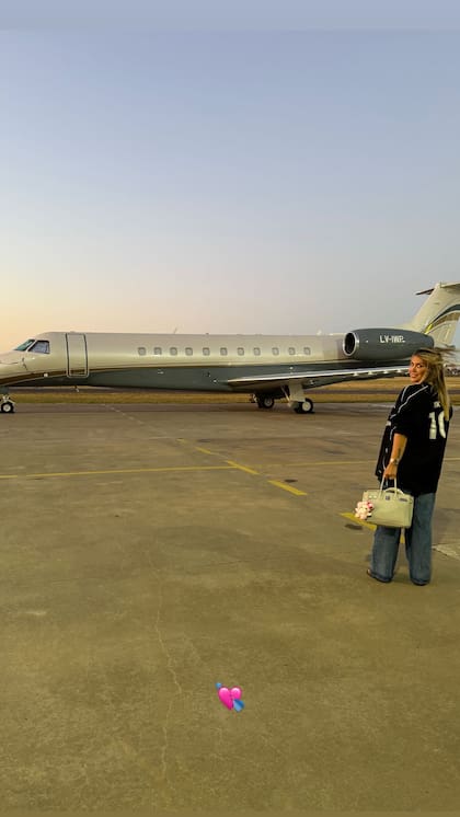 Wanda Nara acompañó al artista a un viaje de trabajo