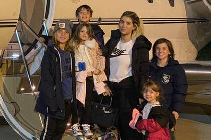 Wanda Nara y Mauro Icardi dejaron París y volvieron a Italia junto a sus hijos