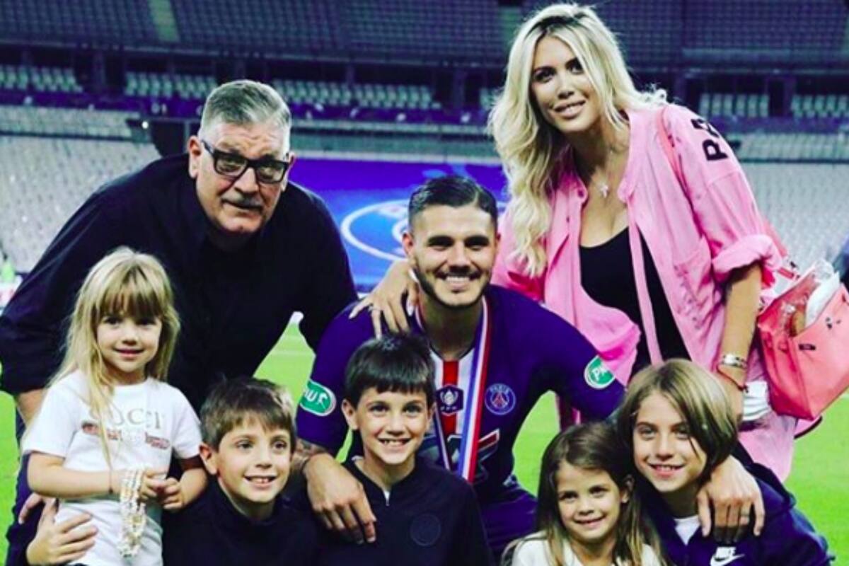 Wanda Nara celebró la victoria del club Paris St. Germain y, en las fotos, un curioso detalle asomó por su cartera, que disparó las especulaciones de sus seguidores