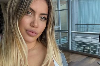 Wanda Nara compartió fotos con el torso desnudo
