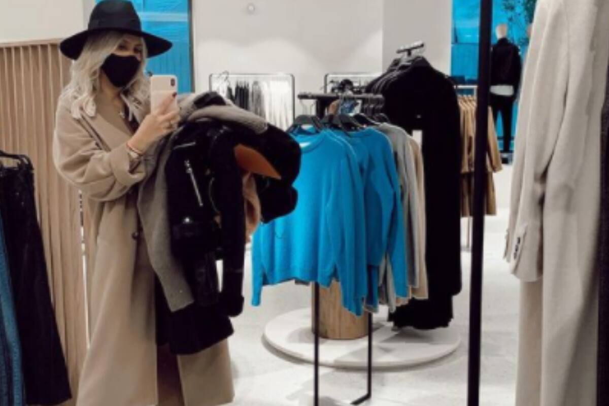 Wanda Nara comprando ropa de liquidación en Paris