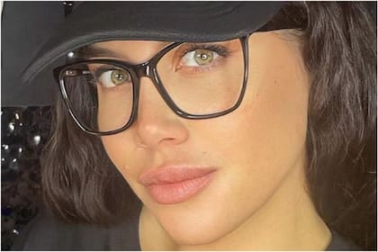 Wanda Nara con peluca morocha sorprendió a sus compradoras en el shopping