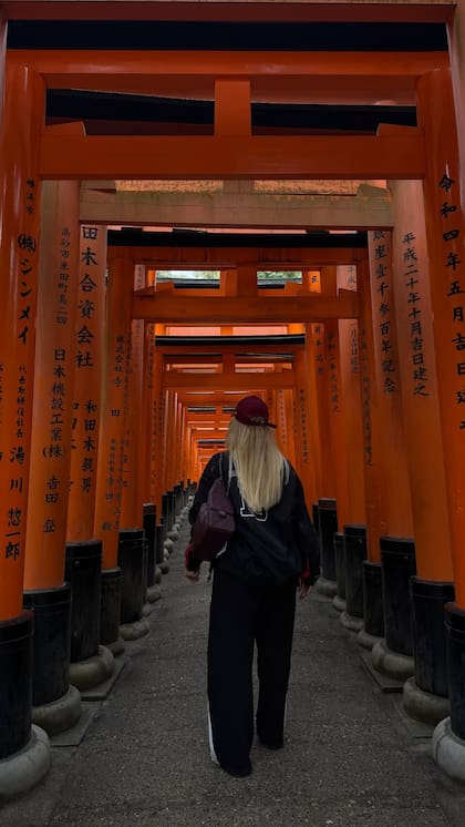 Wanda Nara en el santuario Fushimi Inari-taisha, Kioto