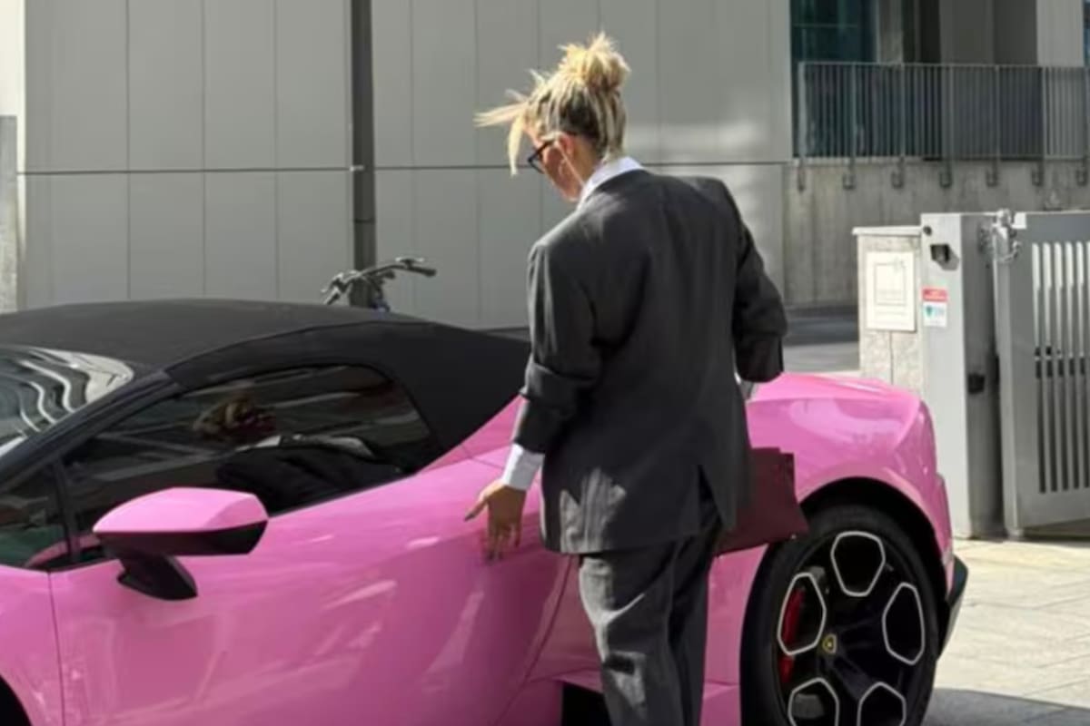 Wanda Nara llegó a su audiencia de divorcio en Italia con un Lamborghini Huracan Spyder rosa