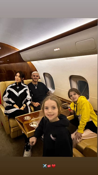 Wanda Nara, Mauro Icardi, Francesca e Isabella rumbo a Estambul (Foto: Instagram @wanda_nara)