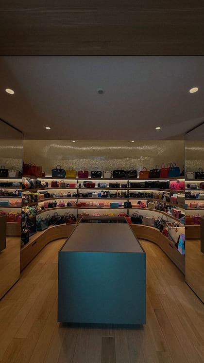 Wanda Nara mostró la lujosa colección de carteras que tiene en su departamento de Milán (Foto: Instagram @wanda_nara)