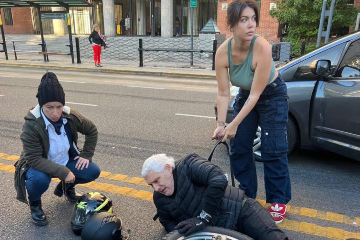 Wanda Nara se bajó a asistir al conductor de la moto que se accidentó