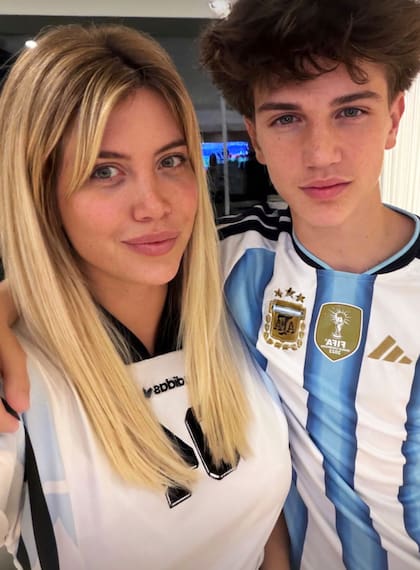 Wanda Nara vio el partido acompañada de sus hijos