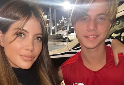Wanda Nara volvió a la Argentina, y se reencontró con su hijo mayor, Valentino, que se quedó en el país para jugar en las inferiores de River (Foto: instagram)