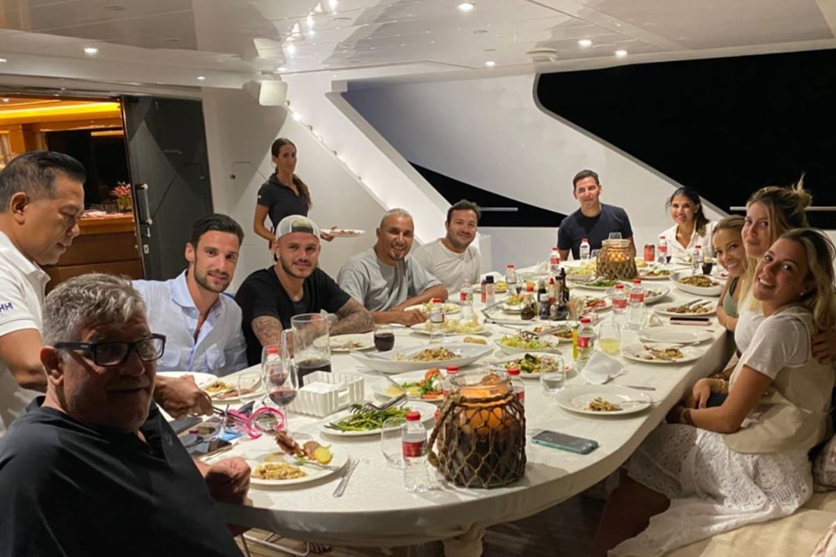 Wanda Nara y Mauro Icardi vacacionan en Ibiza con amigos