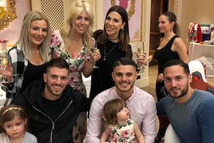 Wanda y Mauro compartieron el festejo con amigos