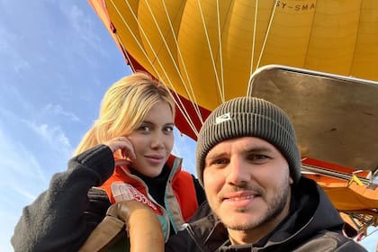 Wanda y Mauro disfrutaron de una vista aérea de Kenia desde un globo aerostático (Foto: Instagram @mauroicardi)
