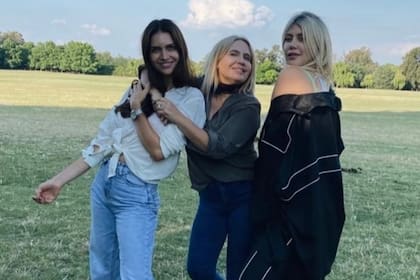Wanda y Zaira se enteraron en vivo del nuevo trabajo de su madre. Nora incluso había hablado con Wanda minutos antes desde el camarín y le hizo creer que estaba en su casa