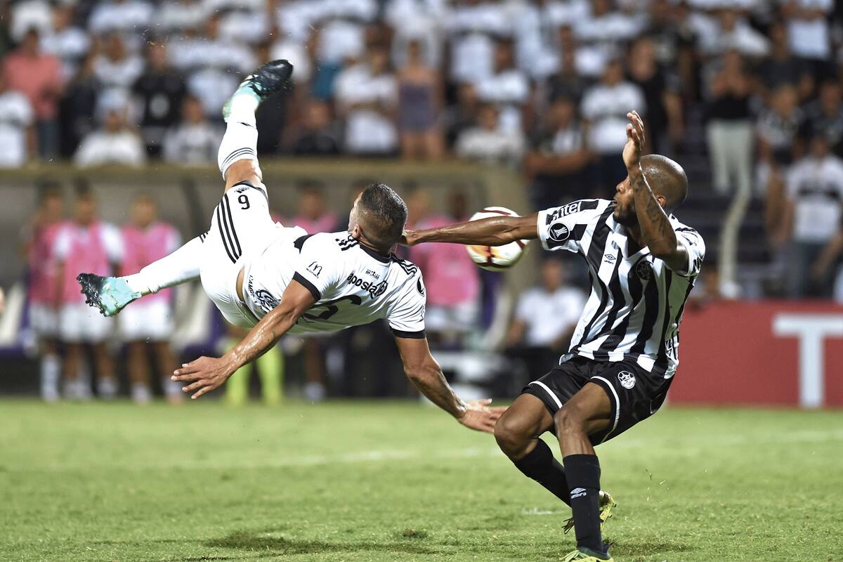 Wanderers y Olimpia igualaron en Montevideo