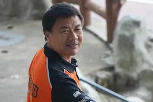 Tiene 56 años, trabaja como delivery y acaba de ganar el máximo premio literario de China