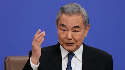Wang Yi durante una conferencia de prensa en un aparte de la Asamblea Nacional Popular en el centro de medios en Beijing