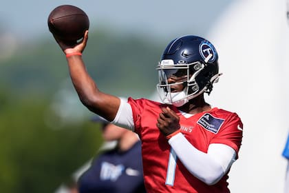Ward hará casi todo el trabajo con la ofensiva titular en el campamento de los Titans