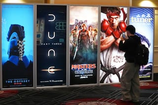 Warner Bros. sube al escenario en CinemaCon en medio de protestas por compra de Paramount