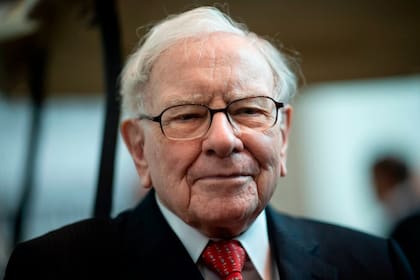 Warren Buffett: "Tengo la suerte de que mi filosofía filantrópica ha sido acogida con entusiasmo y ampliada por mis dos esposas. Ni yo, ni Susie madre, ni Astrid, su sucesora, creíamos en la riqueza dinástica. En cambio, compartíamos la opinión de que la igualdad de oportunidades debía empezar al nacer"