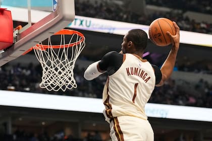 Warriors dejan fuera a Kuminga por contusión ósea y hiperextensión de rodilla