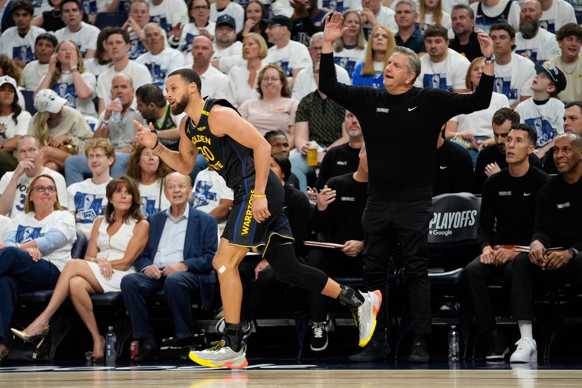 Warriors descartan a Stephen Curry al menos una semana por lesión muscular
