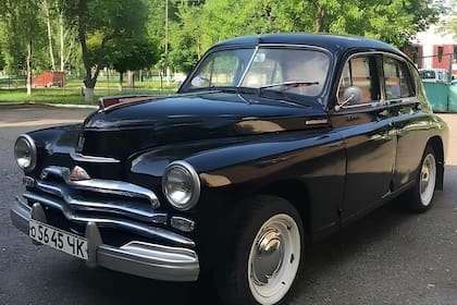 Warszawa M-20 (1951). un extraño modelo único en el mundo