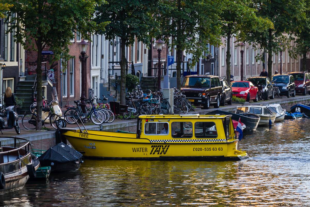Water Taxi en Ámsterdam, un medio de movilidad típico de esa ciudad