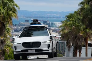 Waymo admite que sus robotaxis reciben ayuda humana desde Filipinas para algunas maniobras