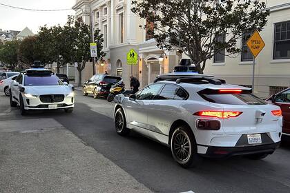 Waymo, la empresa de autos sin conductor de Google, enfrenta denuncias de vecinos y autoridades en Austin por maniobras peligrosas