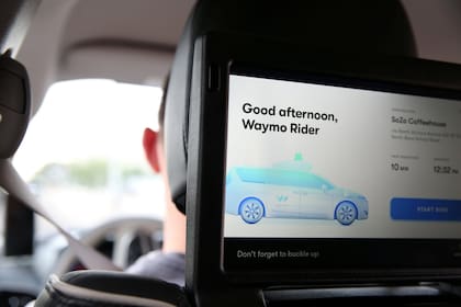 Waymo One por ahora está en una etapa de uso limitado a un grupo de usuarios que testean el servicio desde hace varios meses