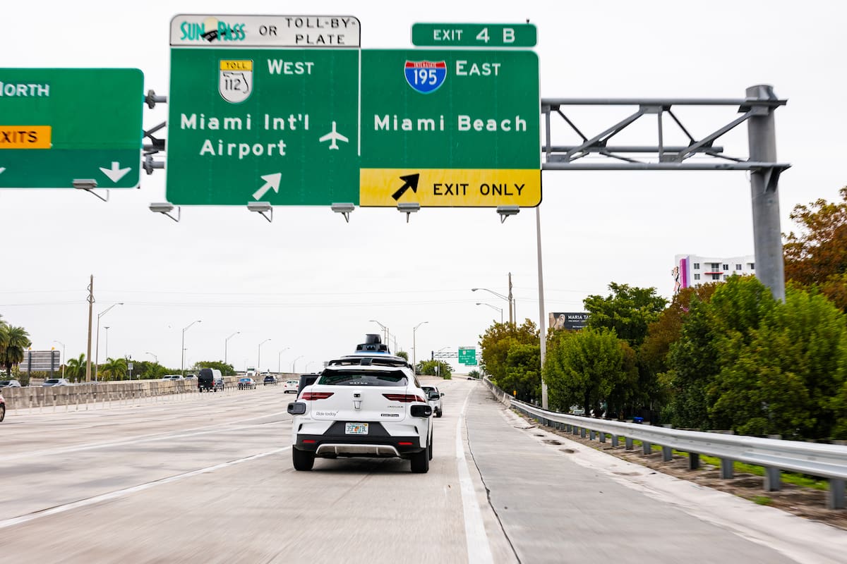 Waymo puso en marcha su servicio de robotaxis para todo el público en Miami y Orlando, Florida
