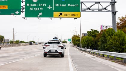 Waymo puso en marcha su servicio de robotaxis para todo el público en Miami y Orlando, Florida