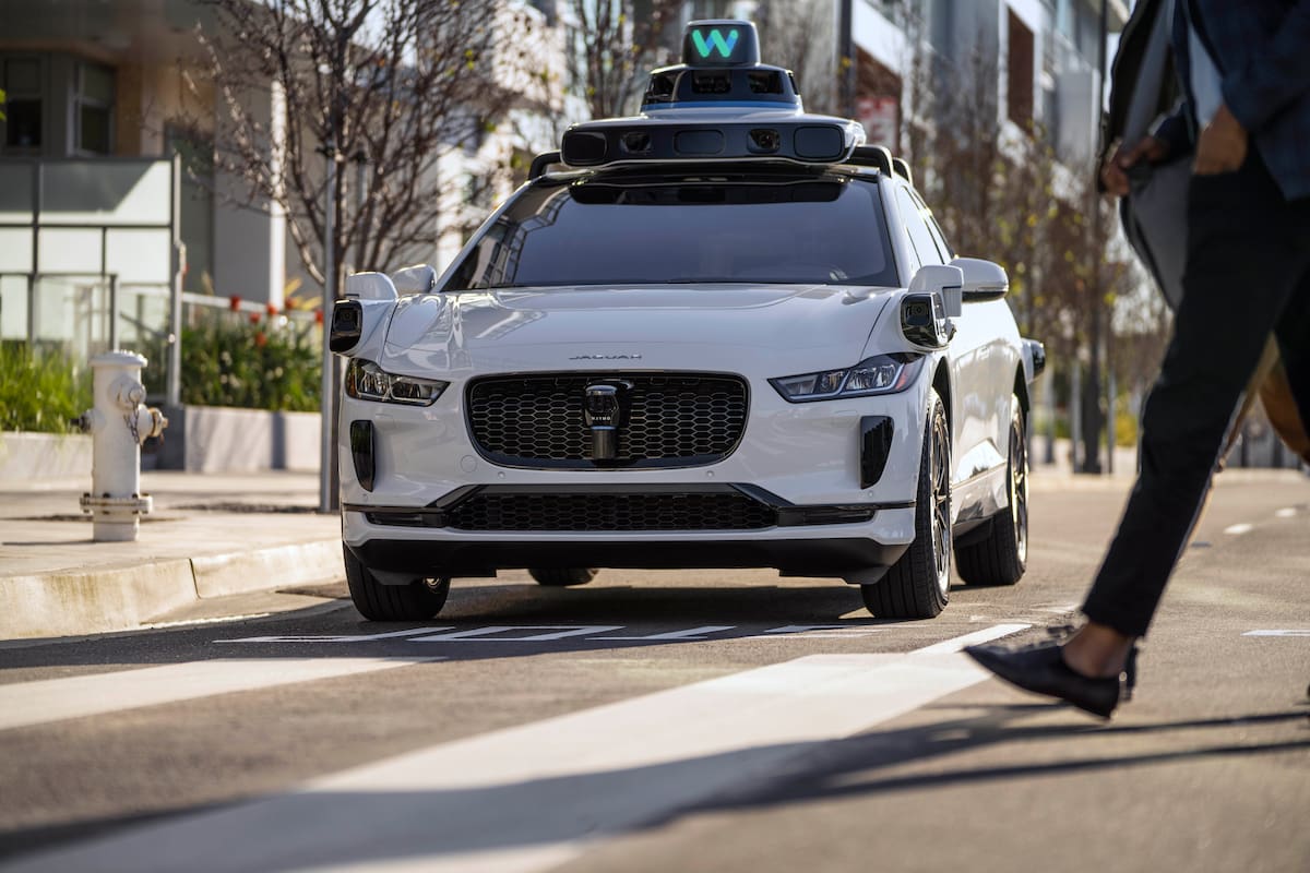 Waymo recaudó US$5600 millones para expandir su servicio de robotaxis en Estados Unidos