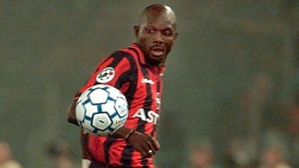 Weah, en su etapa como jugador, cuando descollaba en Milan