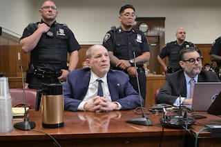 Weinstein condenado a 15 años de prisión tras repetición de juicio por agresión sexual