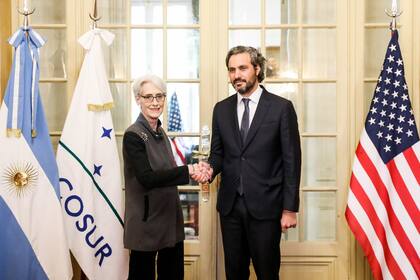 Wendy Sherman con Santiago Cafiero, este viernes en la Cancillería