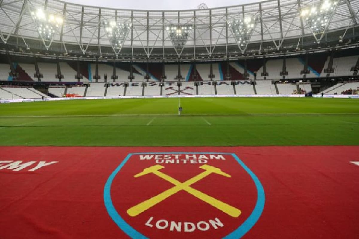 West Ham United llegó a una acuerdo para diferir el pago de los sueldos de sus futbolistas durante la crisis provocada por la pandemia del coronavirus.