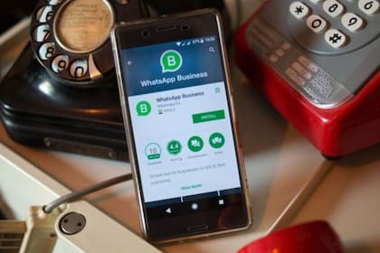 Whatsapp Business es el primer intento de Facebook de hacer dinero a través de la plataforma de mensajería.