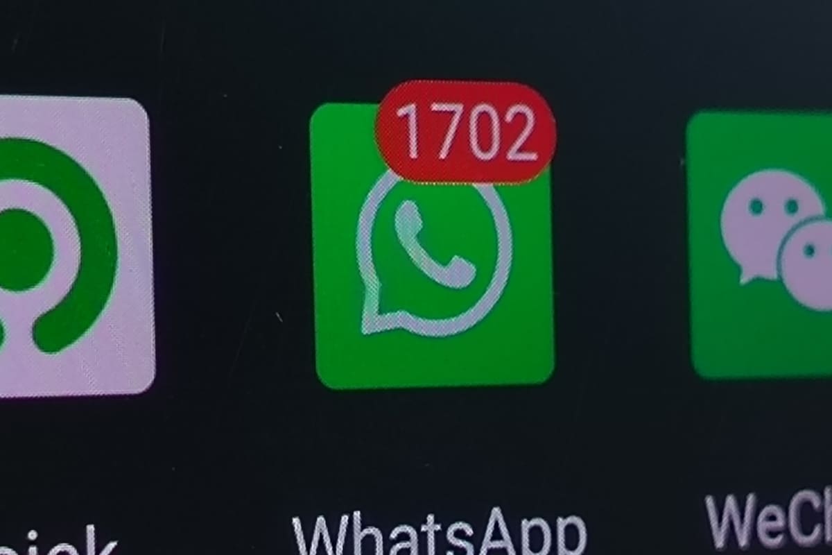 WhatsApp genera con IA un resumen de todos los mensajes no leídos de un chat grupal