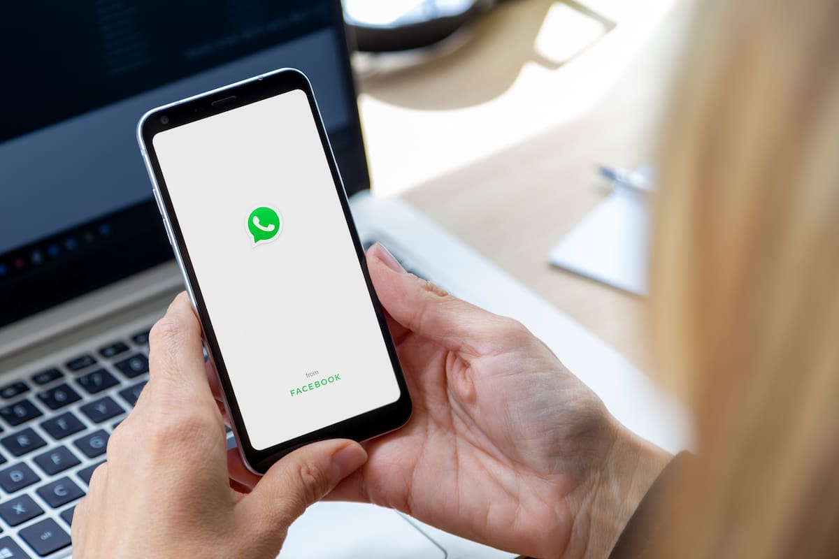 WhatsApp planea ampliar el acceso al chat más allá del teléfono principal y la versión web, y una futura actualización podría permitir el uso simultáneo en cuatro dispositivos