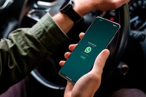 WhatsApp puede usarse mientras el usuario maneja, pero con una aplicación, ¿cuál es?