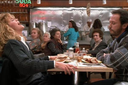 Meg Ryan y Billy Crystal en la memorable escena de la pelícla escrita por Nora Ephron y dirigida por Rob Reiner que en 2019 cumple treinta años