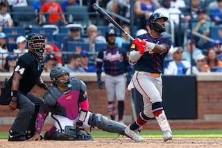 White y Harris disparan jonrones y los Bravos derrotan 3-1 a los Mets