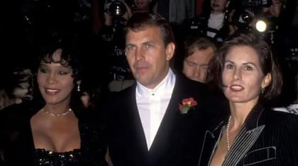 Whitney Houston asistió al estreno de The Bodyguard en Hollywood en noviembre de 1992 con su coprotagonista Kevin Costner y su esposa Cindy Costner