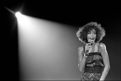 Whitney Houston cantando en Wembley Arena, el 5 de mayo de 1988 en Londres