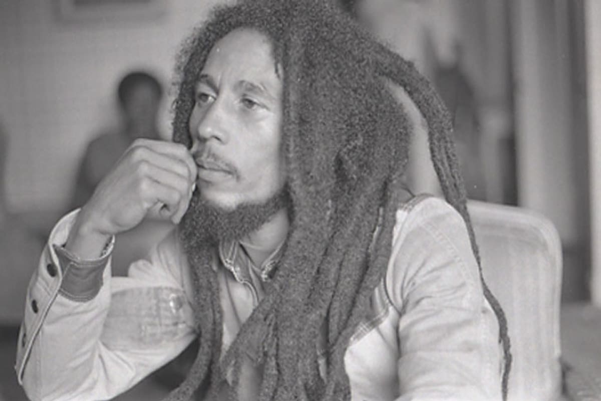‘Who Shot the Sheriff?’ -parte de la serie ‘Remastered’- es una examinación de los eventos que desembocaron en, y siguieron al intento de asesinato de la leyenda del reggae en 1976