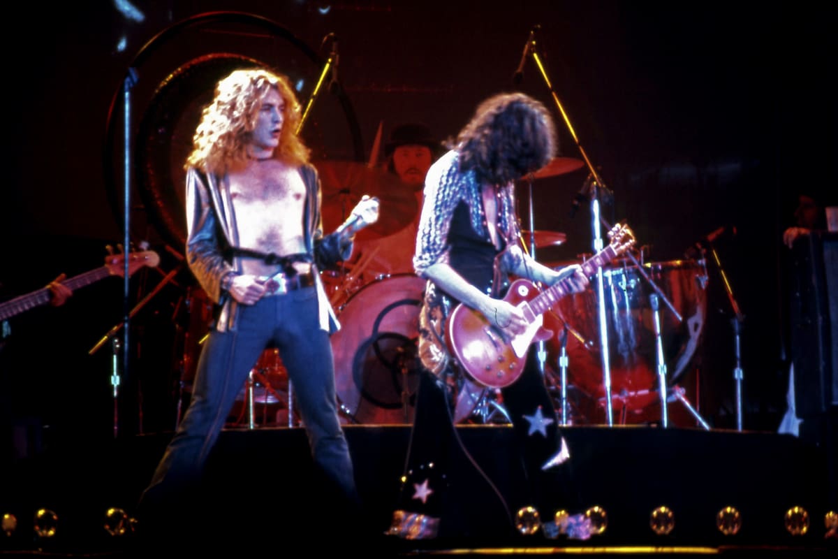 "Whole Lotta Love" quedó en la historia como una de las grandes canciones de Led Zeppelin: un riff incendiario de Page, una interpretación vocal magnífica de Plant... y un plagio que los obligó a sumar a un blusero como autor